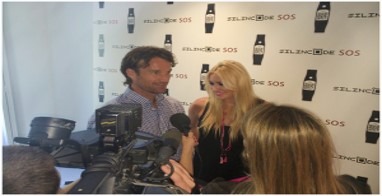 Silincode con la atriz y el tenista atendiendo a los medios de comunicación despues de roda el anuncio par televisión