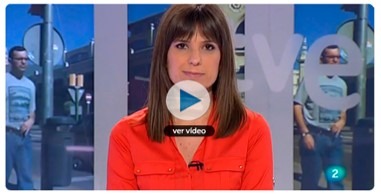 Silincode en los medios la cadena Tv2 en las noticias con la pulsera y stiker Qr sos emergencia